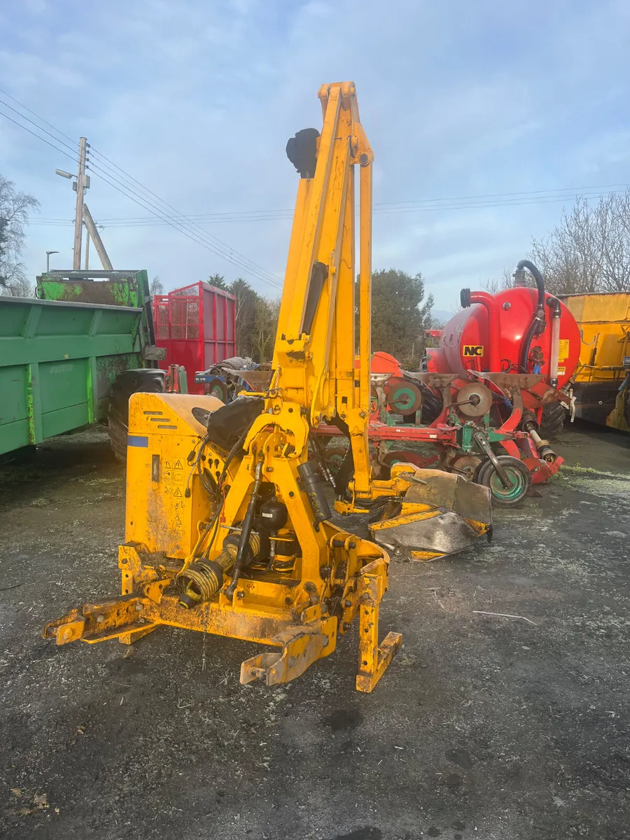 Used Shelbourne Reynolds 7062VFR Hedgecutter - Image 4