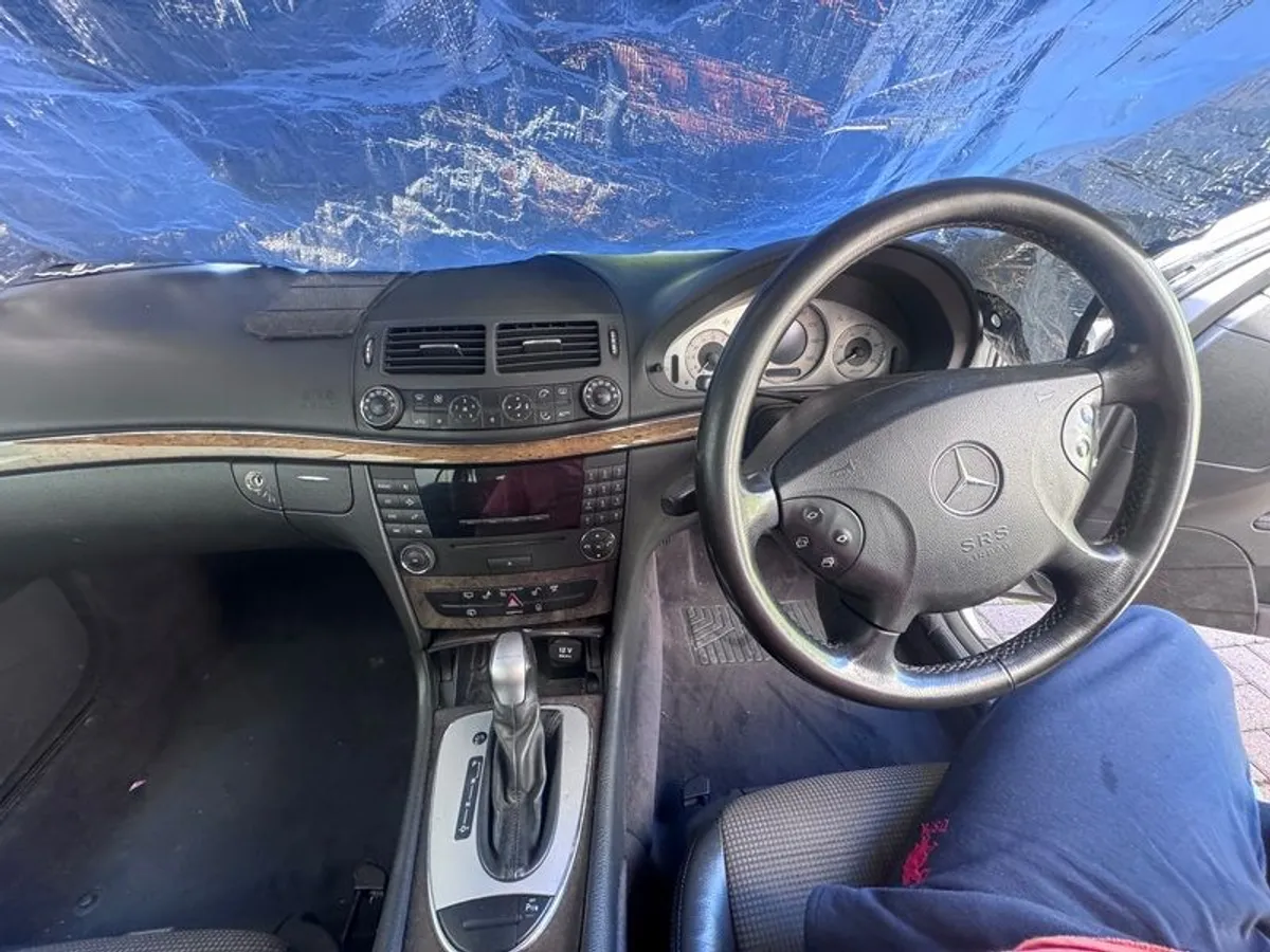 2006 Mercedes Benz E220 - Image 3