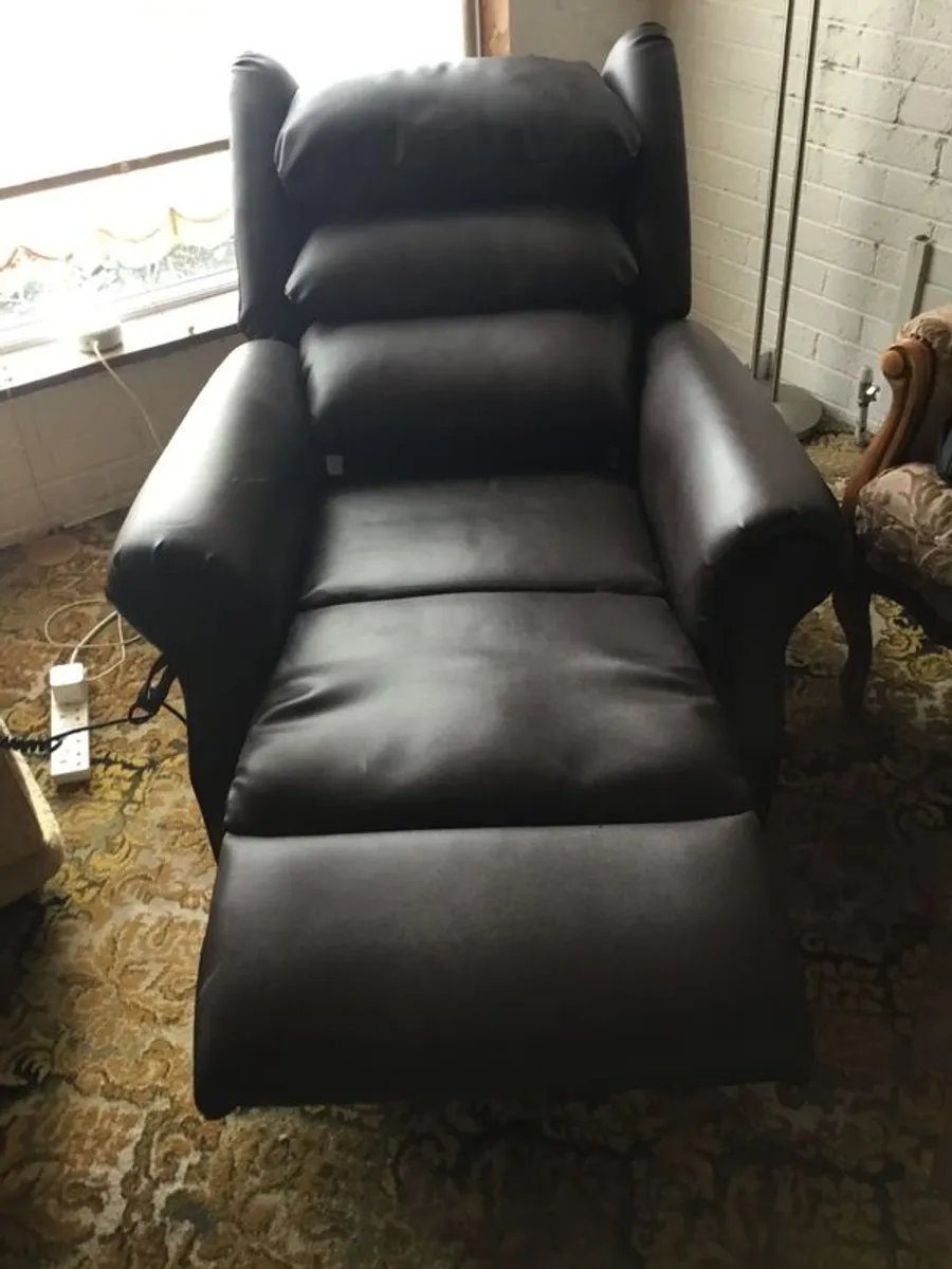 Electric Riser recliner chair - Image 3