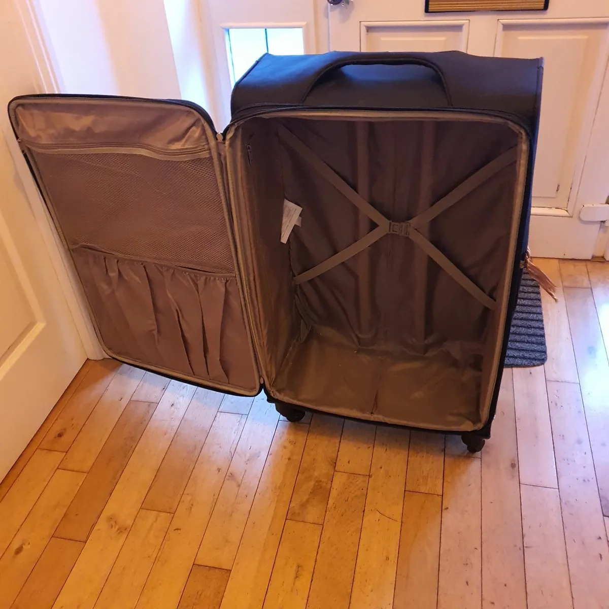 Samsonite Large Luggage - Image 2