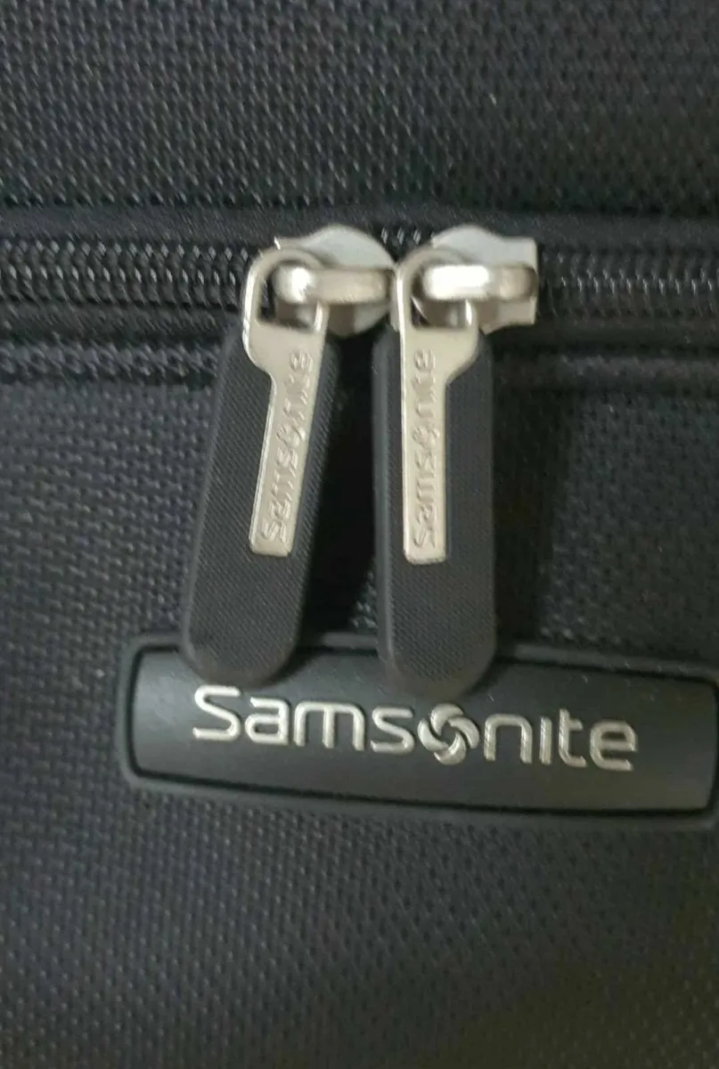 Samsonite Large Luggage - Image 3