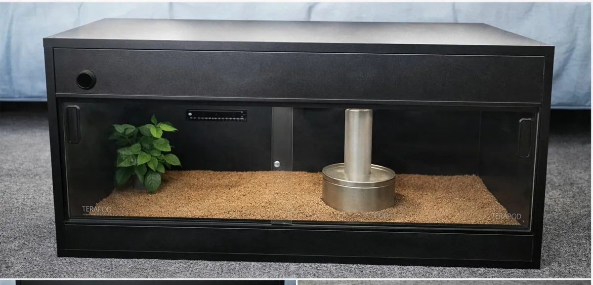 Reptile enclosure - Image 1
