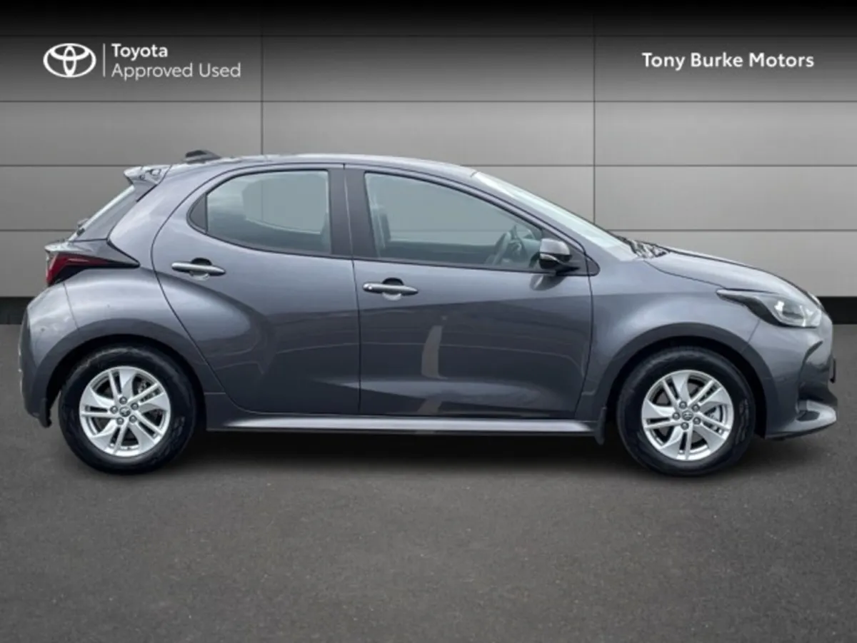 Toyota Yaris - Save EUR 4,855 - Luna - 1.5 Hybrid - Image 3