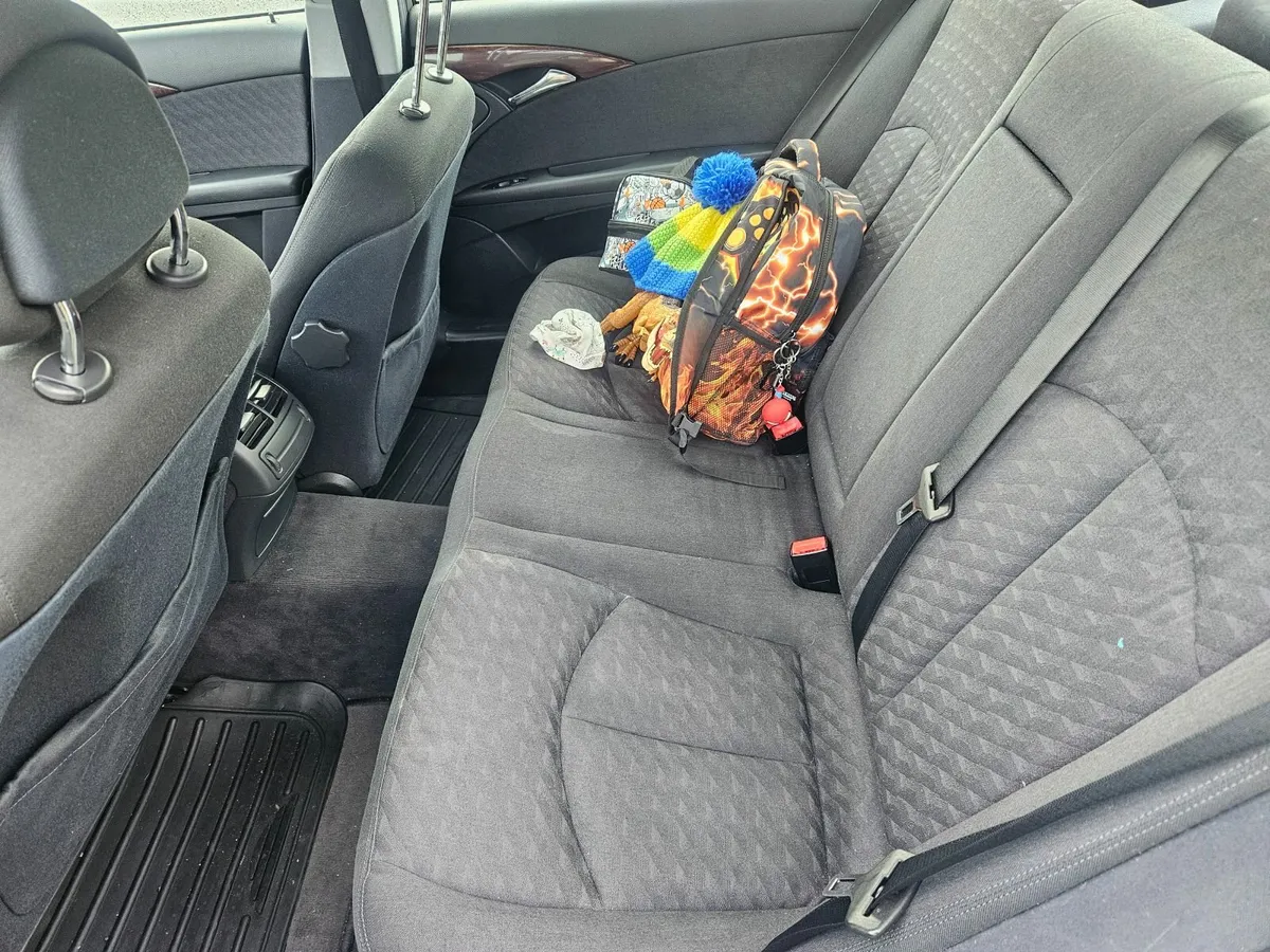 Mercedes-Benz E-Class 2004 - Image 4