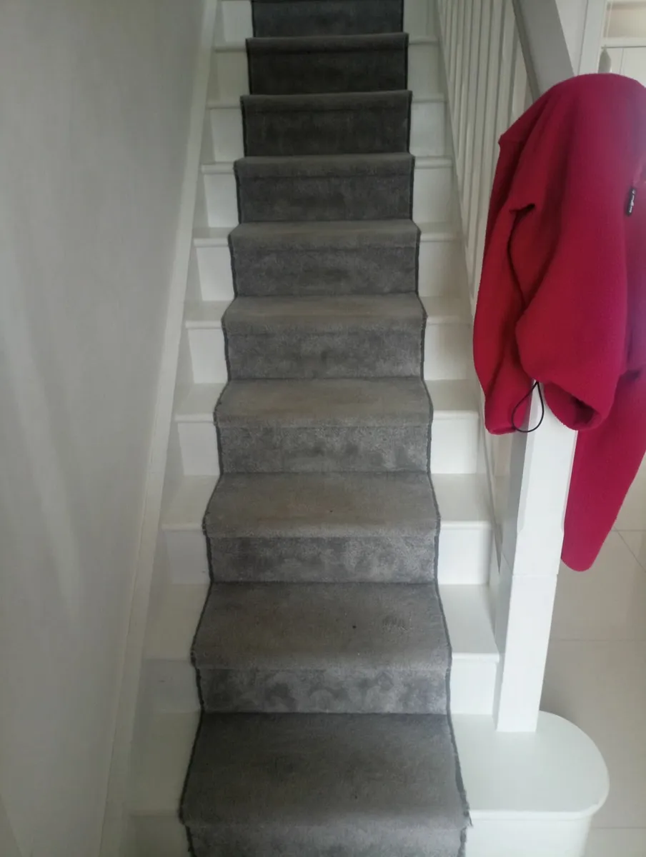 Grey stair runner 14 steps - Image 1
