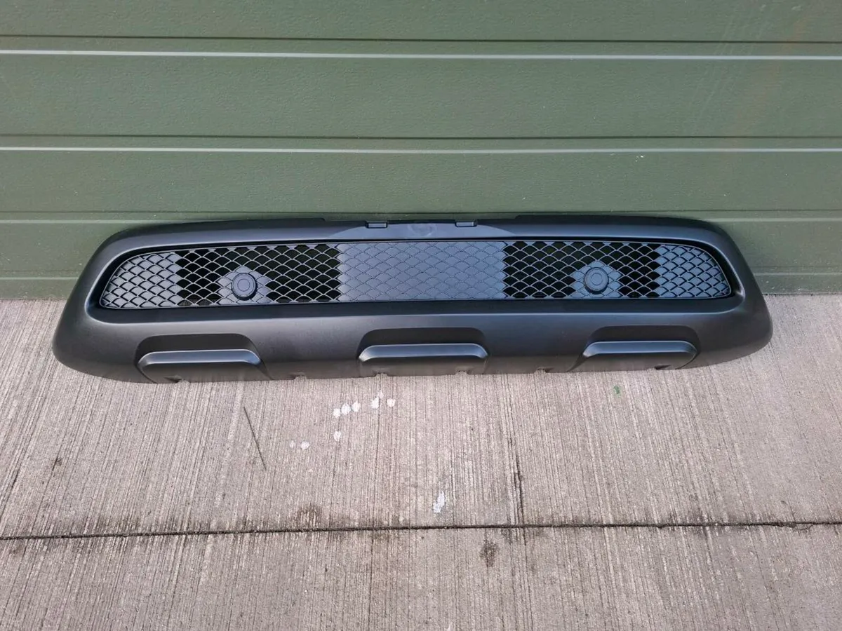 Mercedes/Nissan Front lower grill - Image 1
