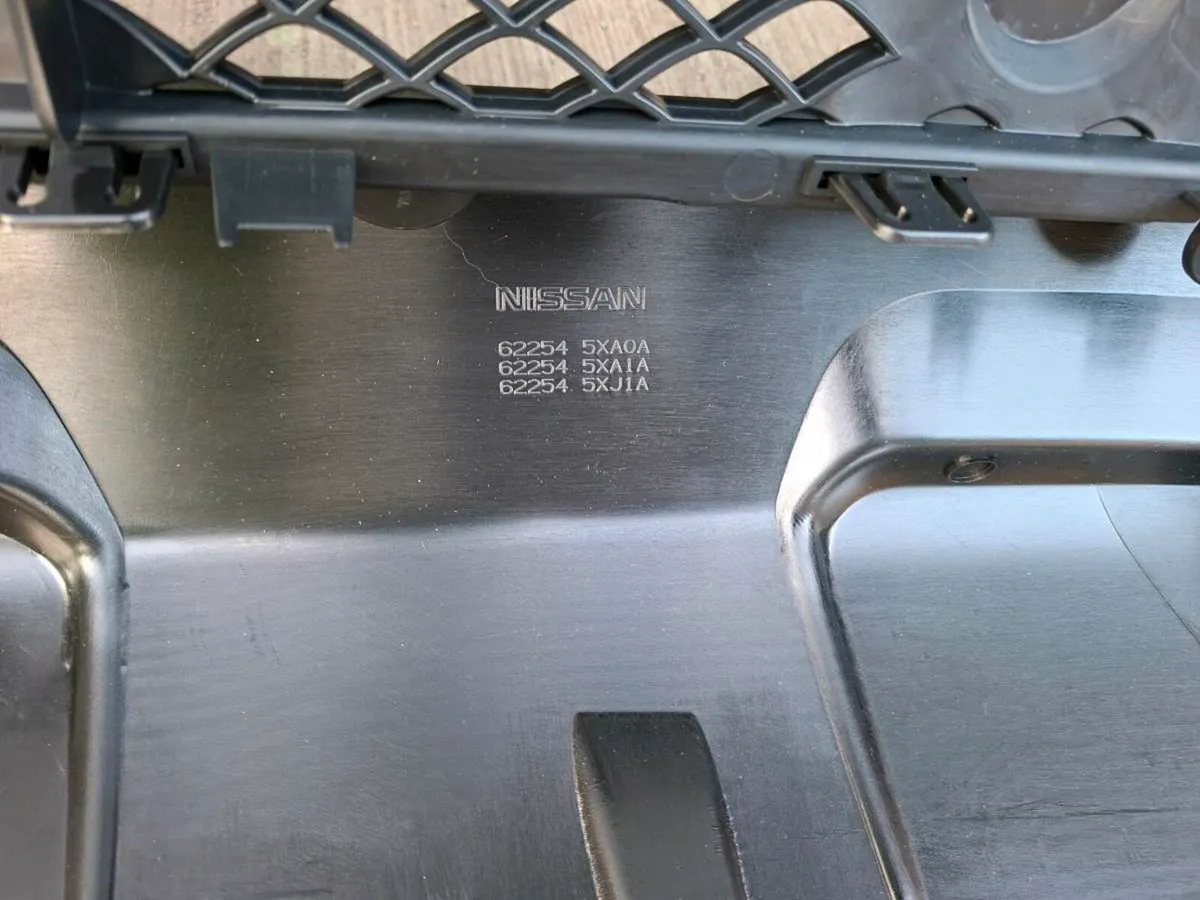 Mercedes/Nissan Front lower grill - Image 4