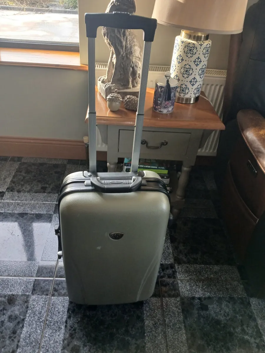 Beverly hills polo club hard shell suitcase - Image 1