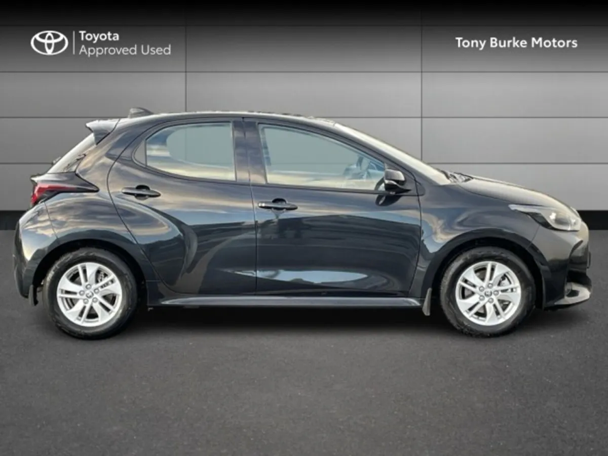 Toyota Yaris - Save EUR 4,655 - Luna - 1.5 Hybrid - Image 3