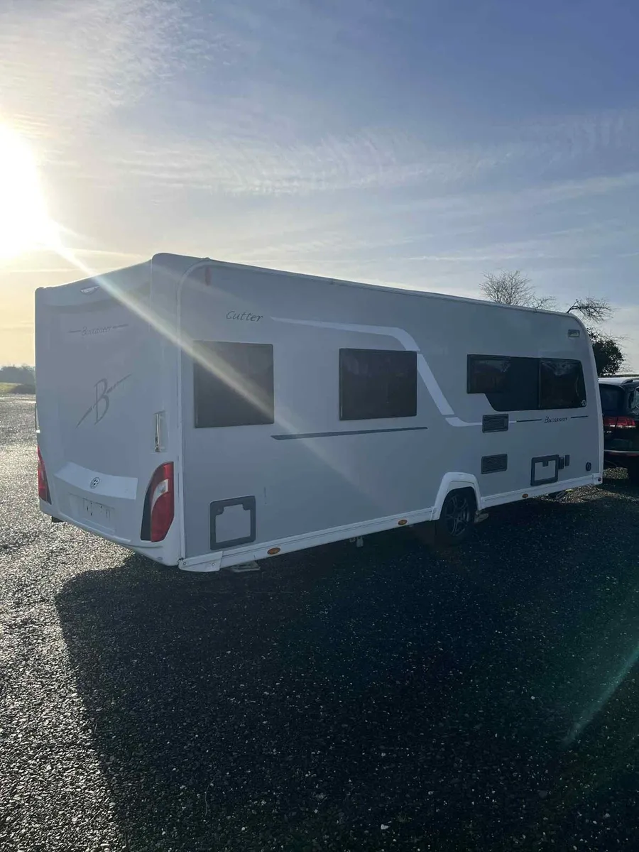 Buccaneer Cutter 4 Berth Island Bed Caravan - Image 4