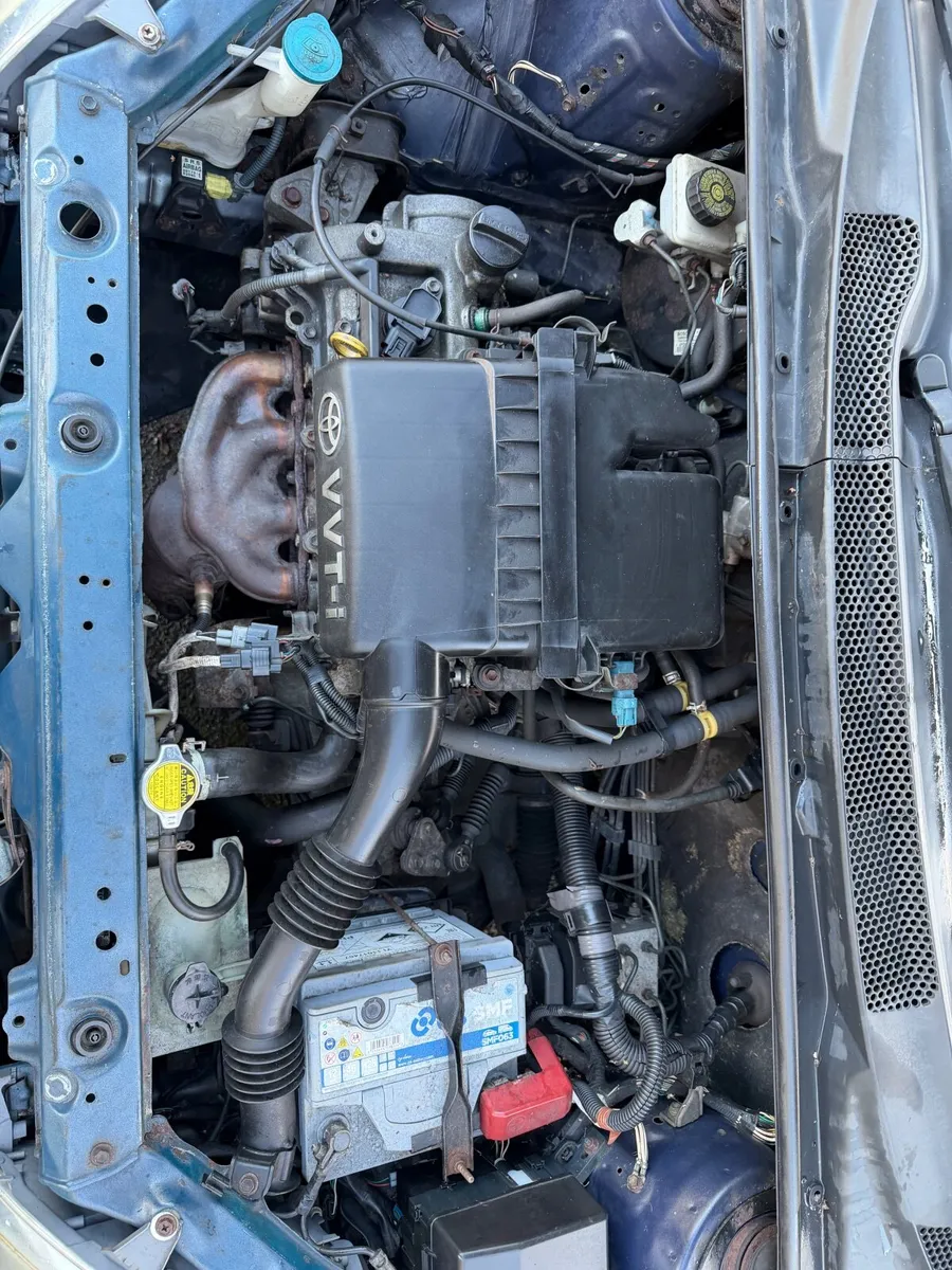 Toyota Yaris 2005 - Image 2