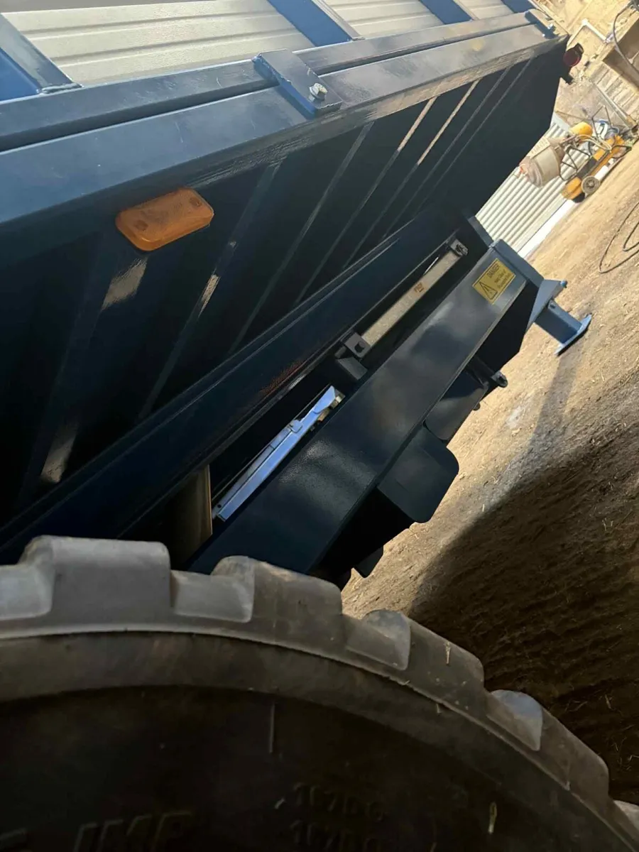 Donnelly silage trailer - Image 2