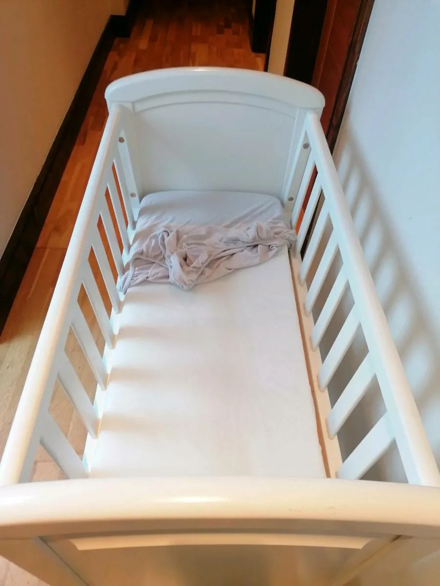 Baby Swinging Crib - Image 2
