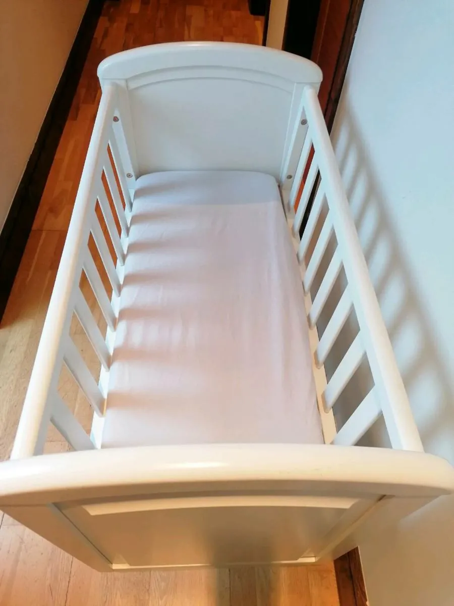 Baby Swinging Crib - Image 3