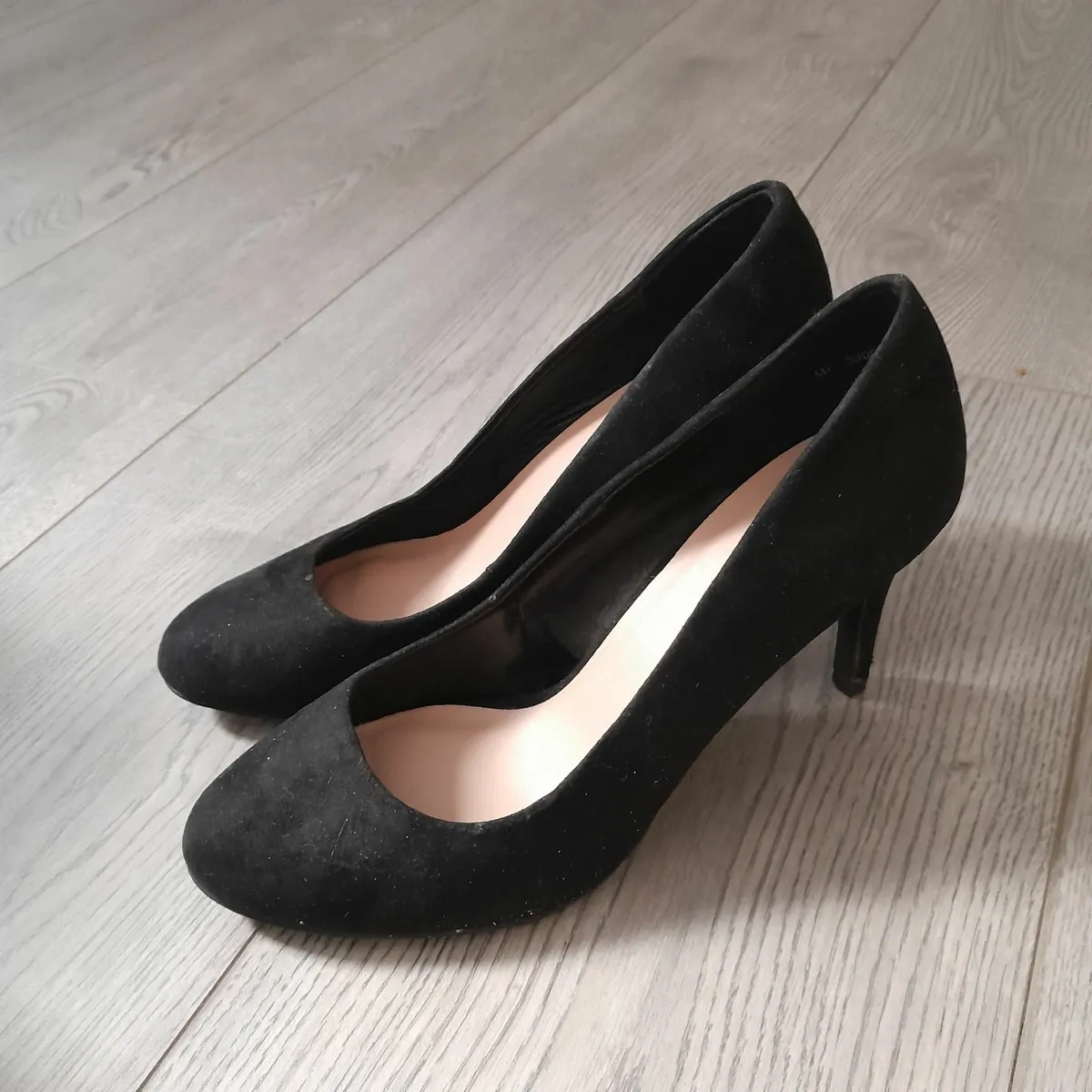 High heal shoes - Image 1