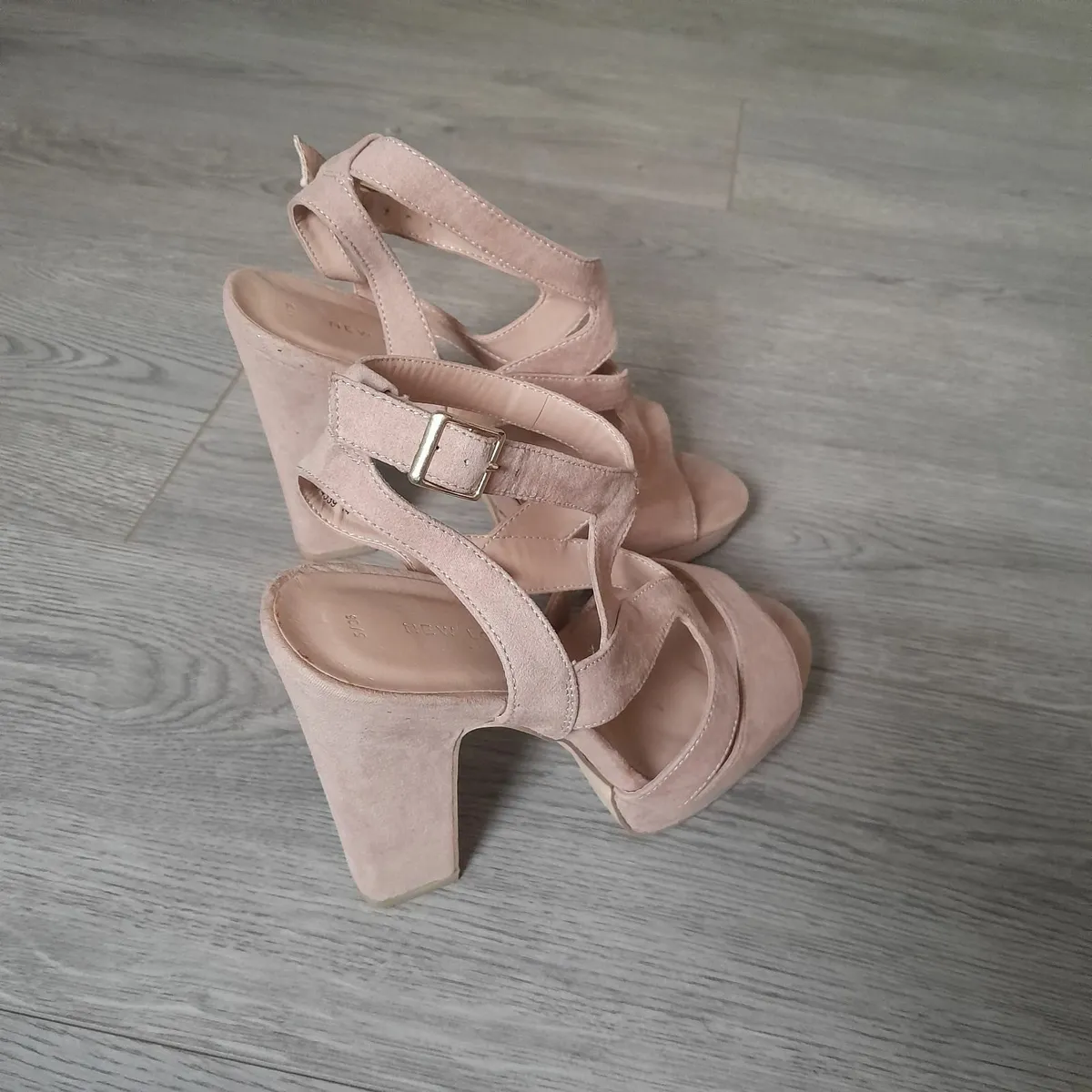 High heal shoes - Image 3