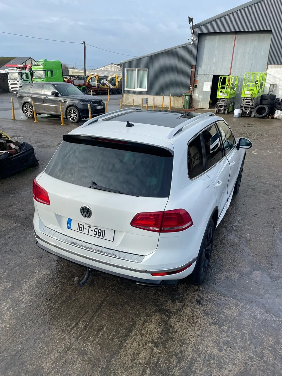 VW Touareg R-Line Commercial - Image 2