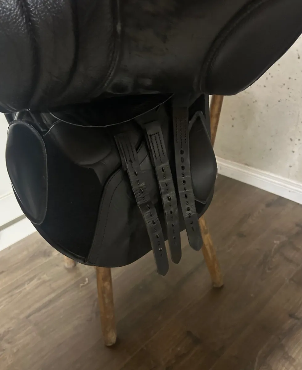 17 ½ inch Kent and Masters GP saddle - Image 3