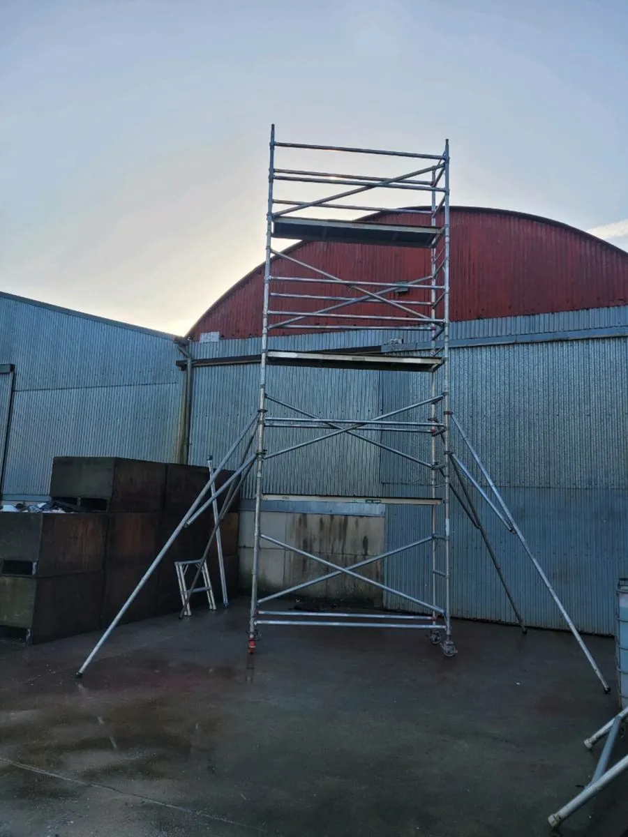 Aluminium scaffold tower, FREE DELIVERY - Image 1