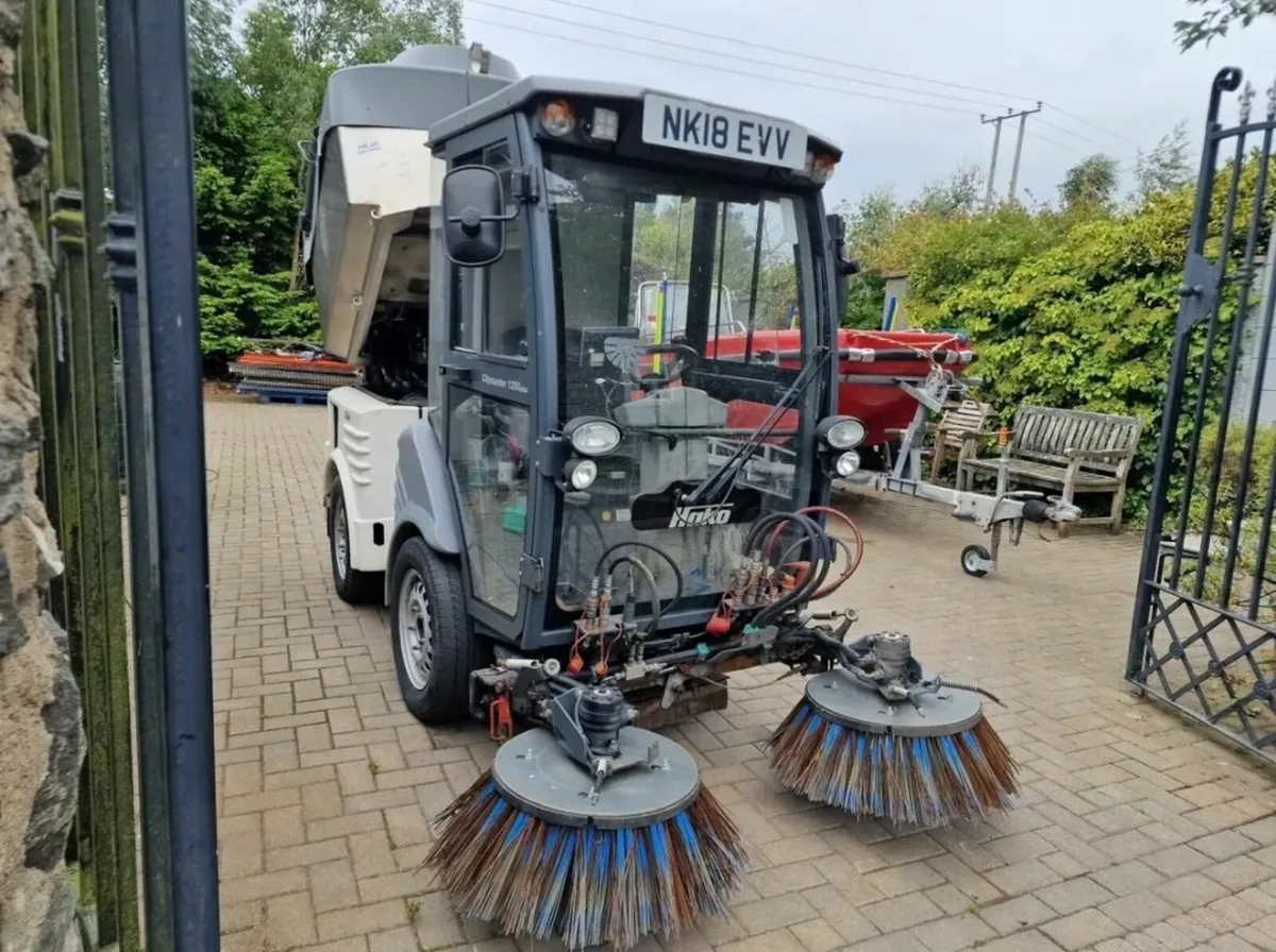 Hako Citymaster 1250 Road sweeper roadsweeper - Image 3