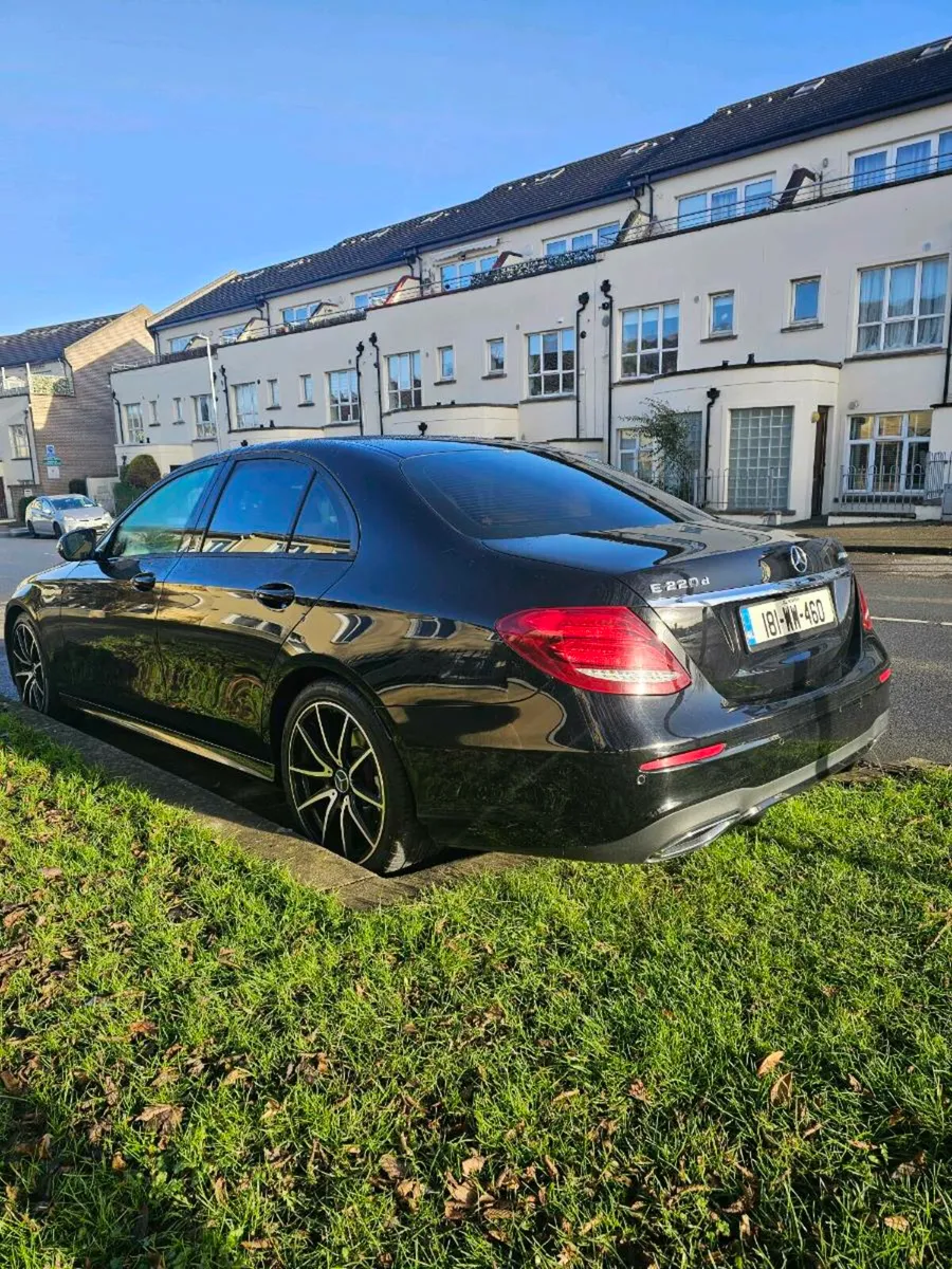 Mercedes e220 AMG NIGHT EDITION - Image 4