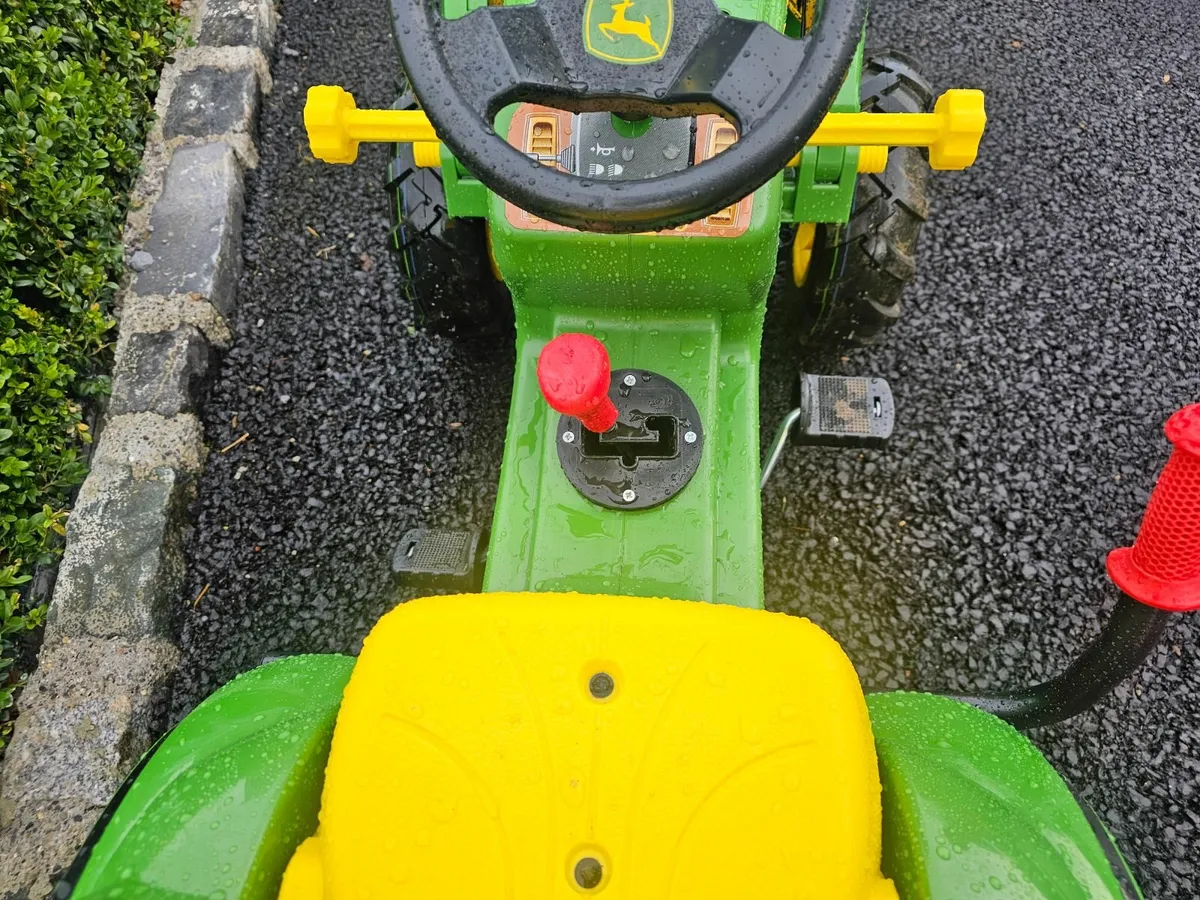 Kids John Deere pedal tractor - Image 3
