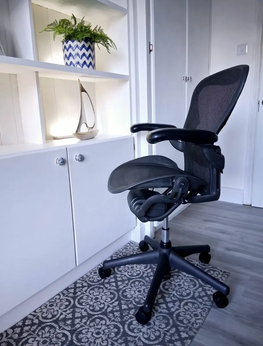 Herman Miller Aeron Office Chair - Image 3