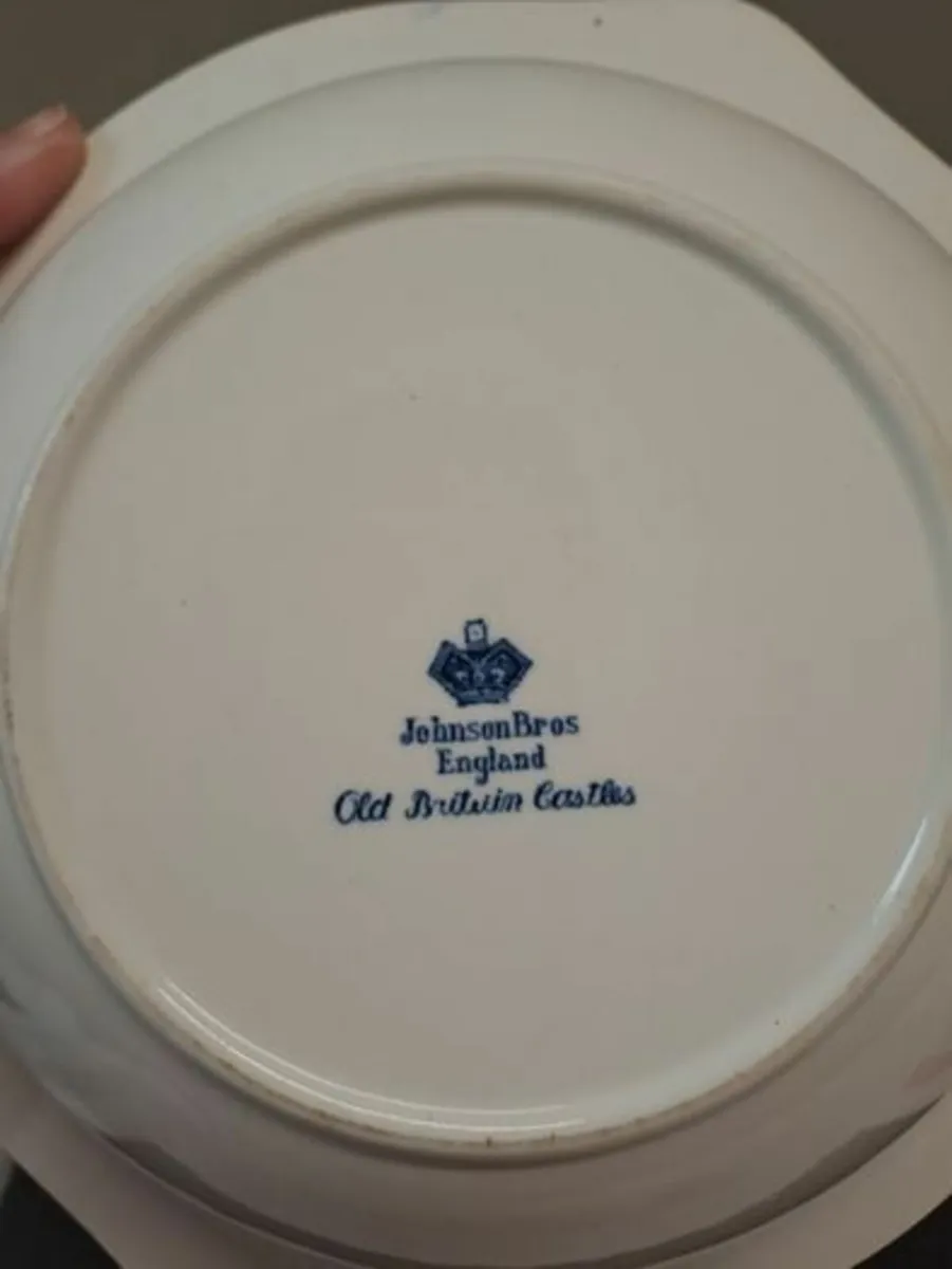 Johnson Brothers Bolsover Castle serving bowl - Image 2