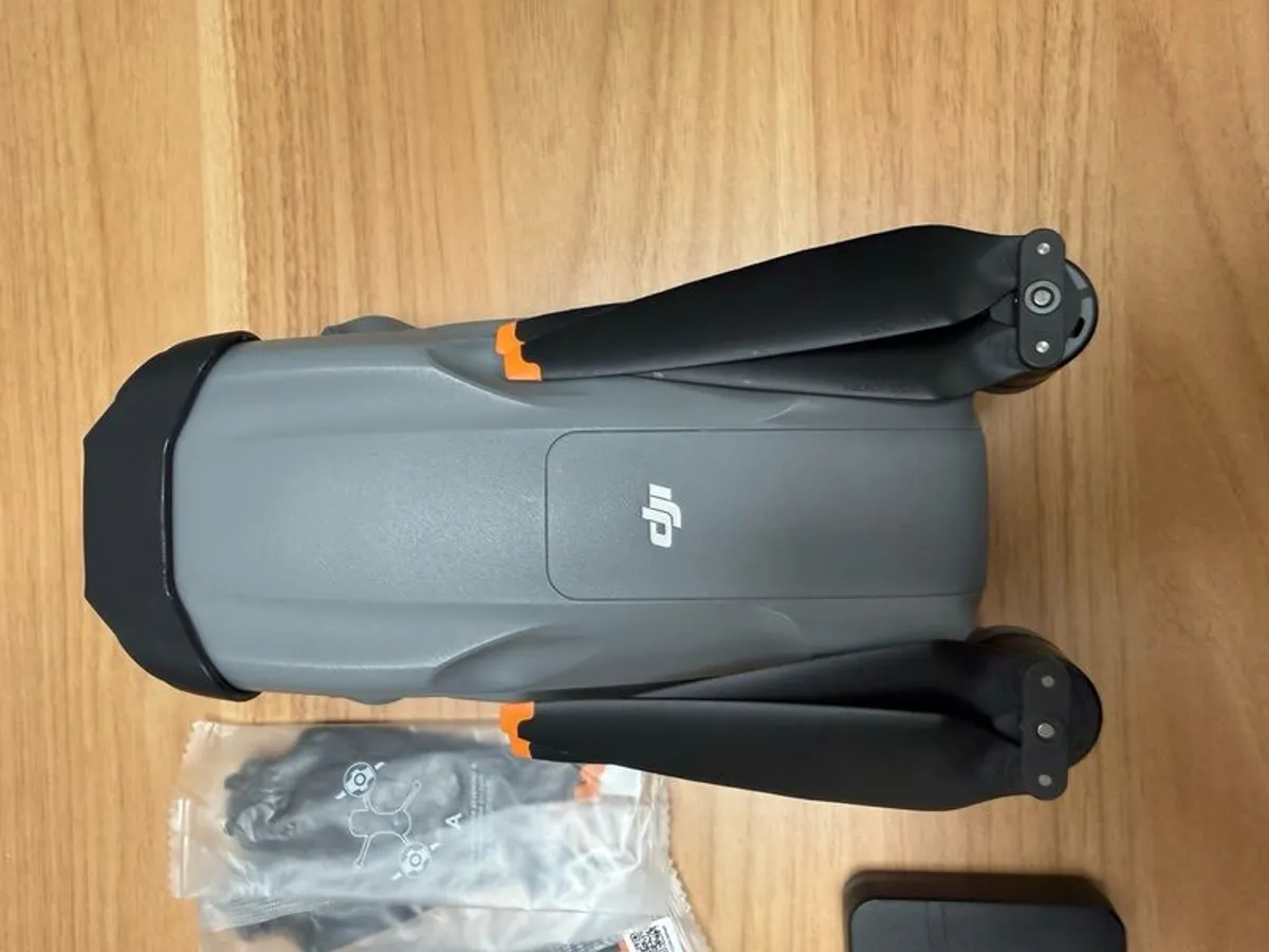 DJI Air 3s fly more combo excellent condition - Image 4