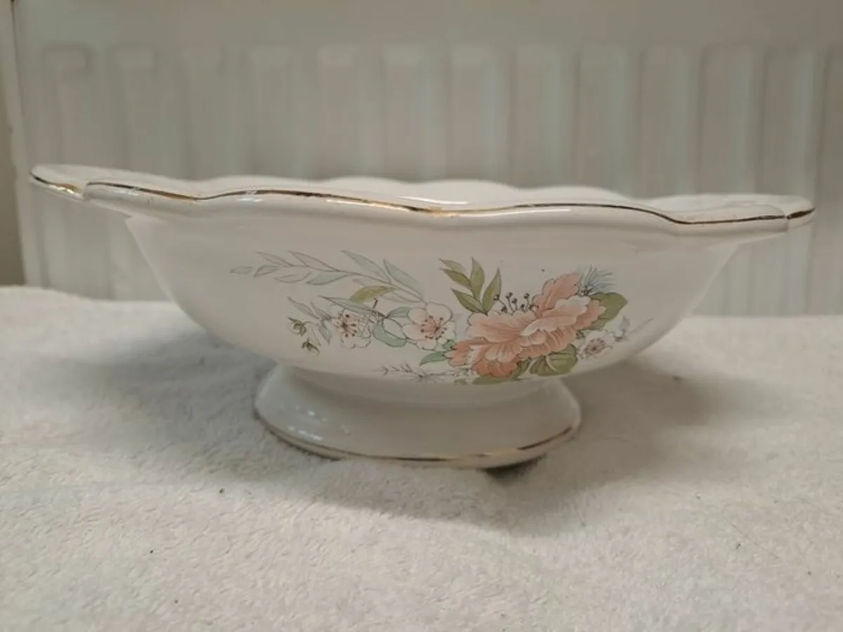 Decorative Ceramic footed fruit bowl - Image 1