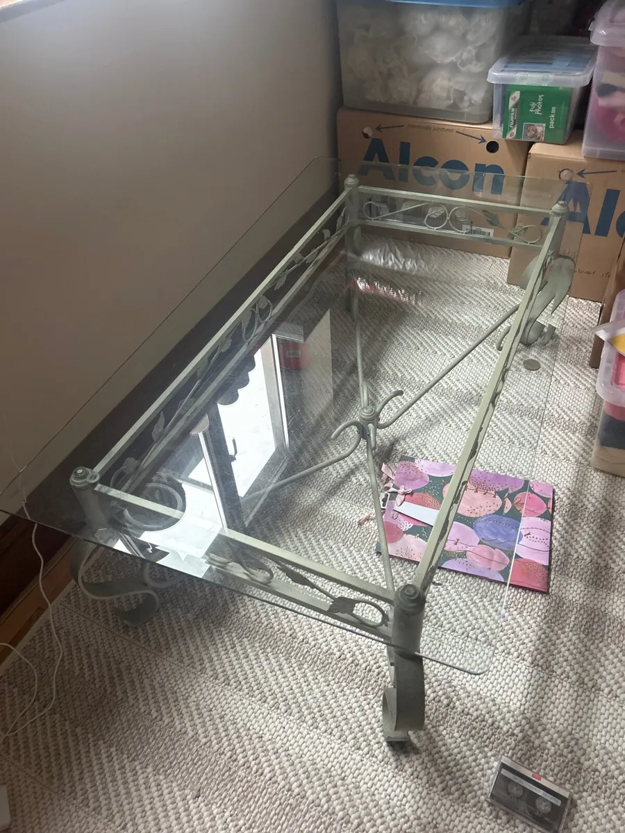 Glass coffey table - Image 1