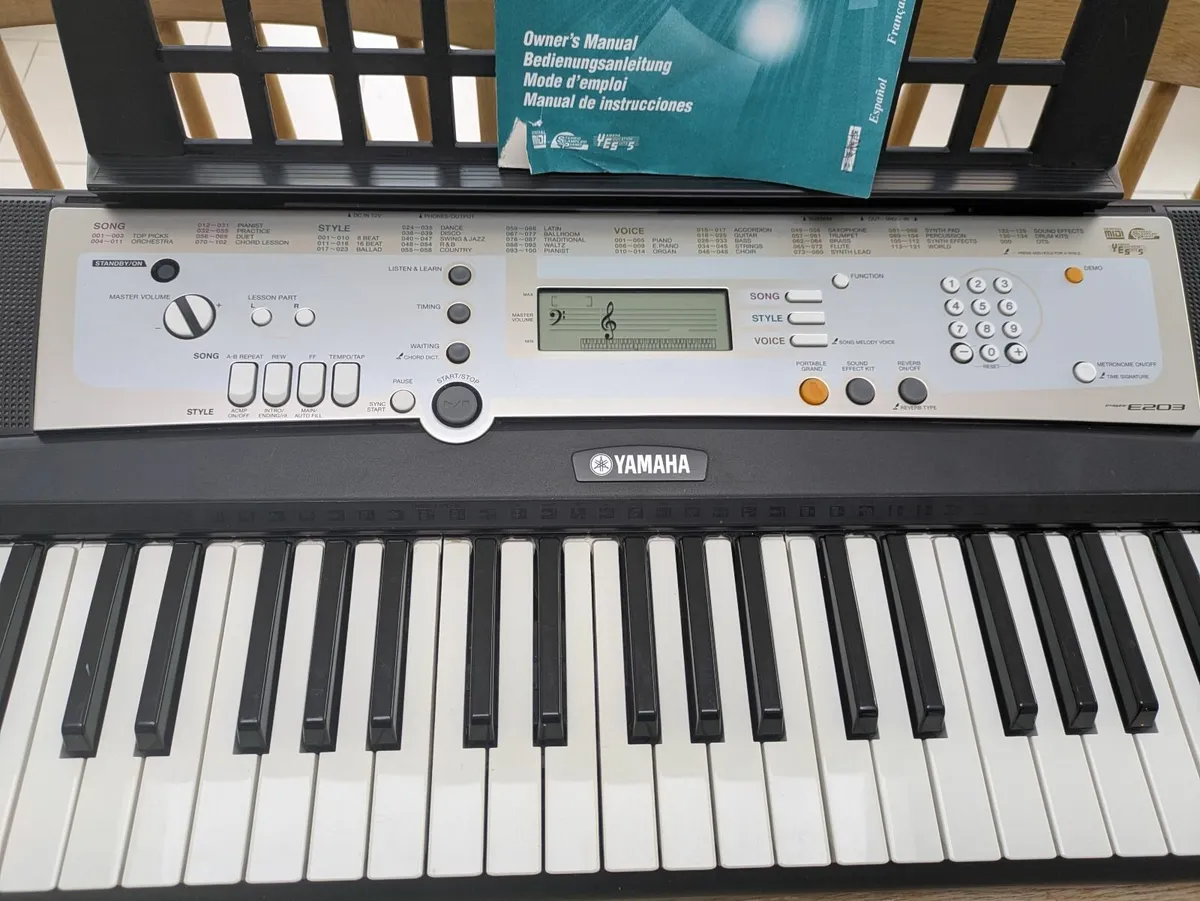 Yamaha keyboard PSR E203 - Image 3