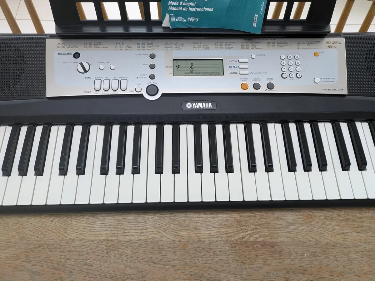 Yamaha keyboard PSR E203 - Image 4