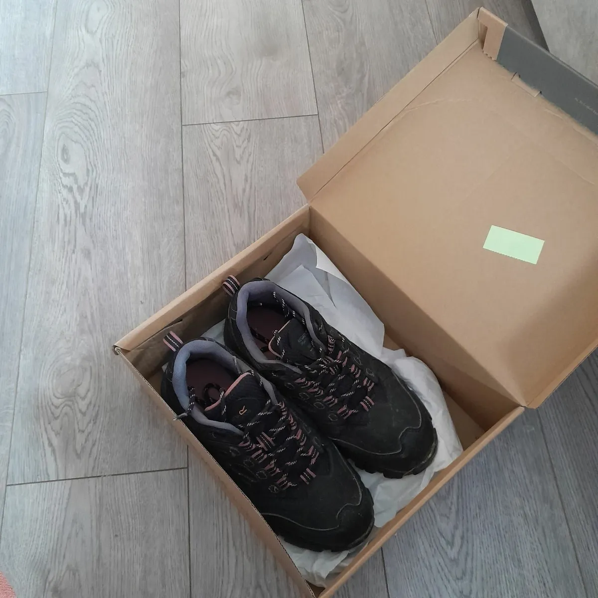 Hiking shoes - Image 2