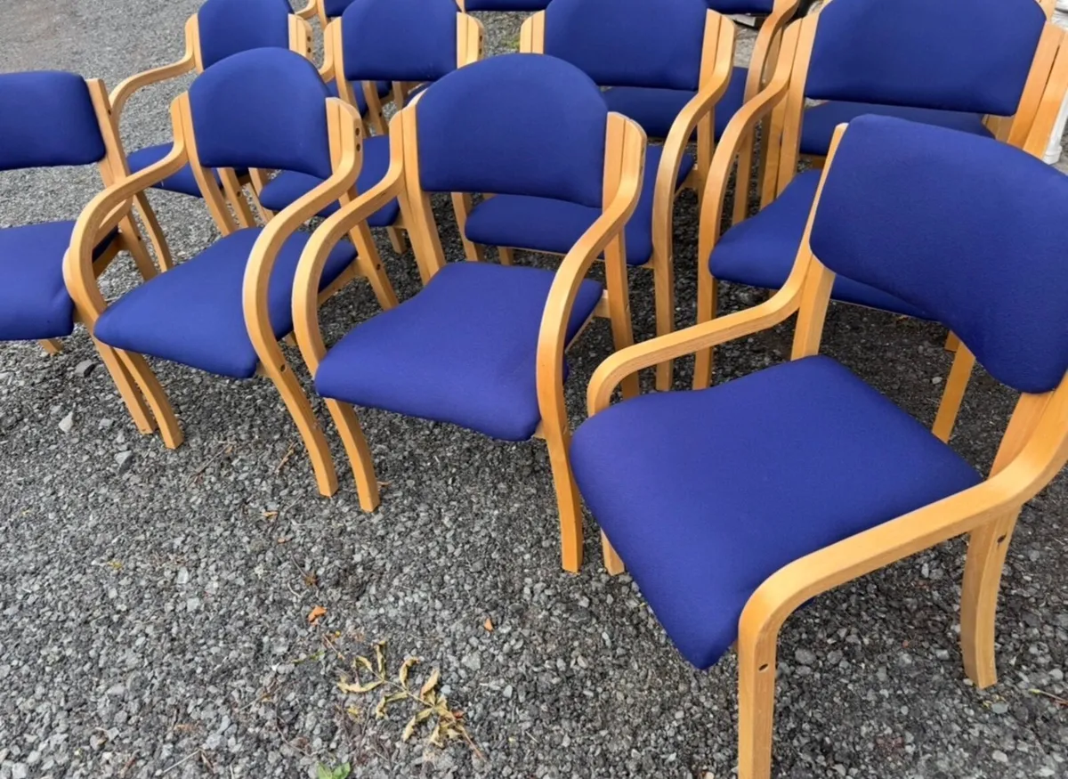 Waiting room chairs - Image 1