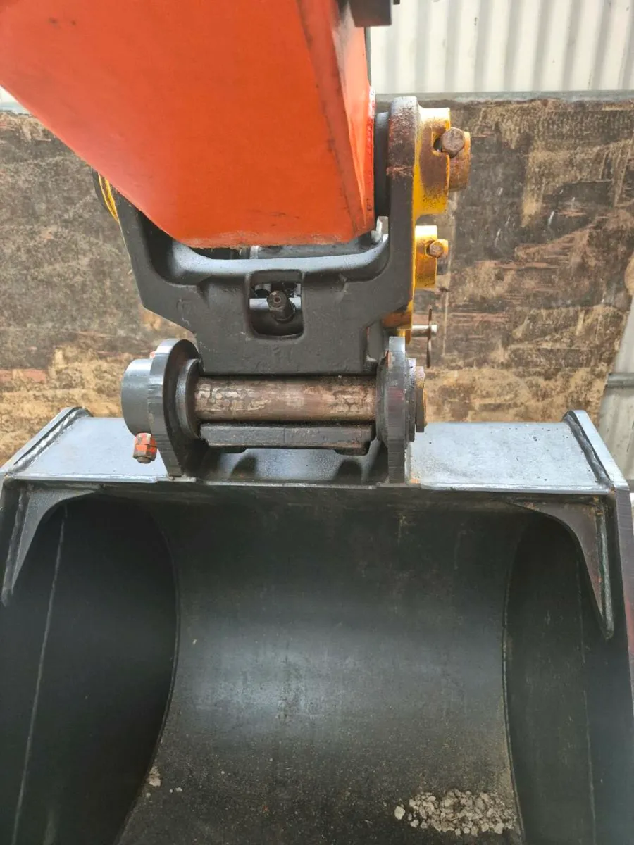 Hitachi 70-3 - Image 3