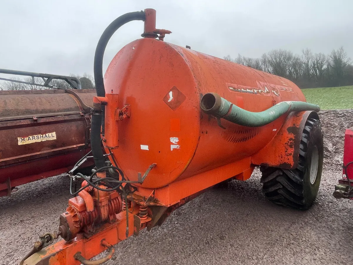 Abbey 2250 gallon tanker - Image 1