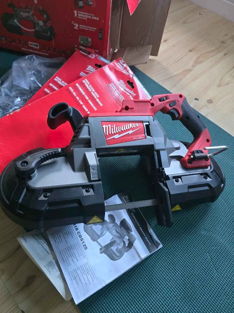 Milwaukee m18 Bandsaw - Image 2