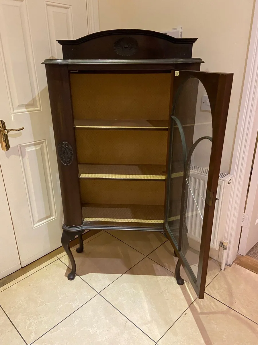 Antique Queen Anne display cabinet - Image 1
