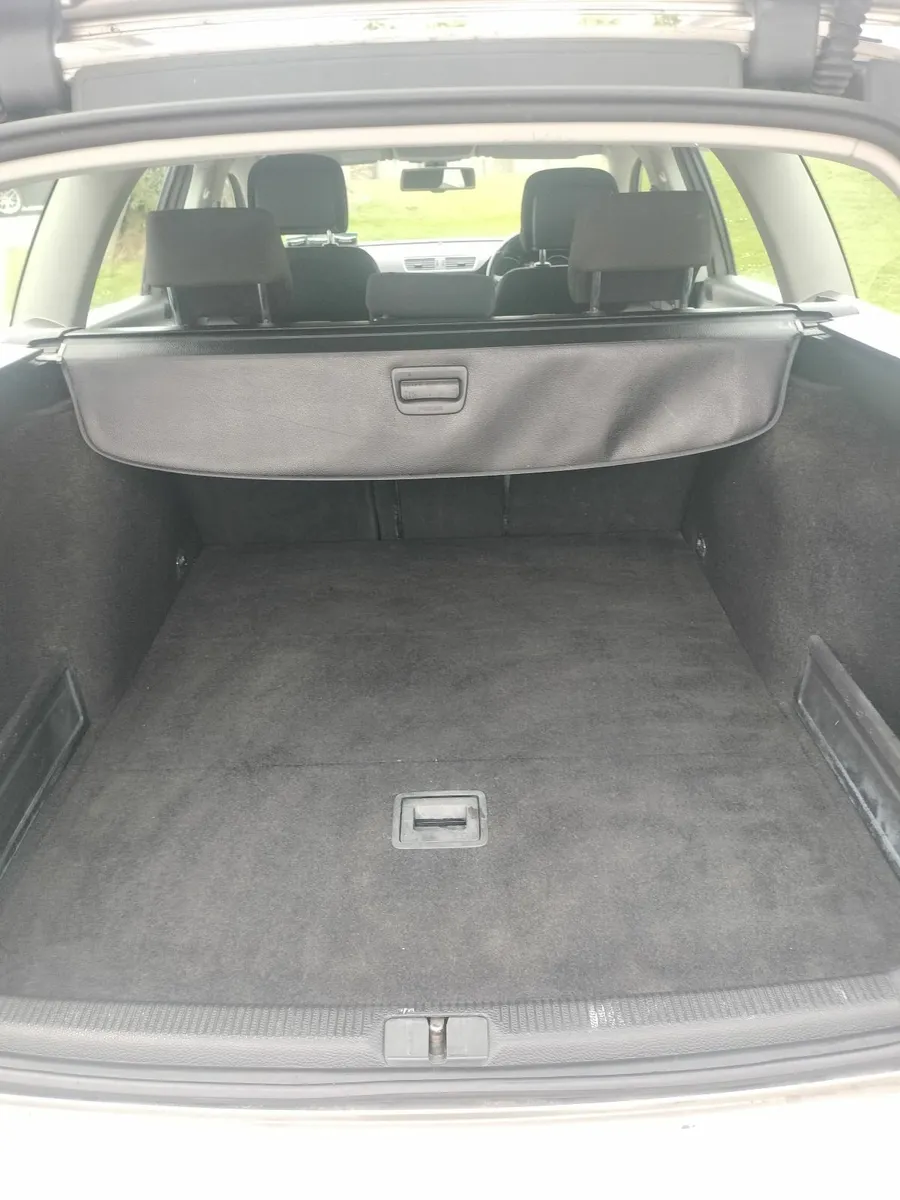 Volkswagen Passat 2013 - Image 2