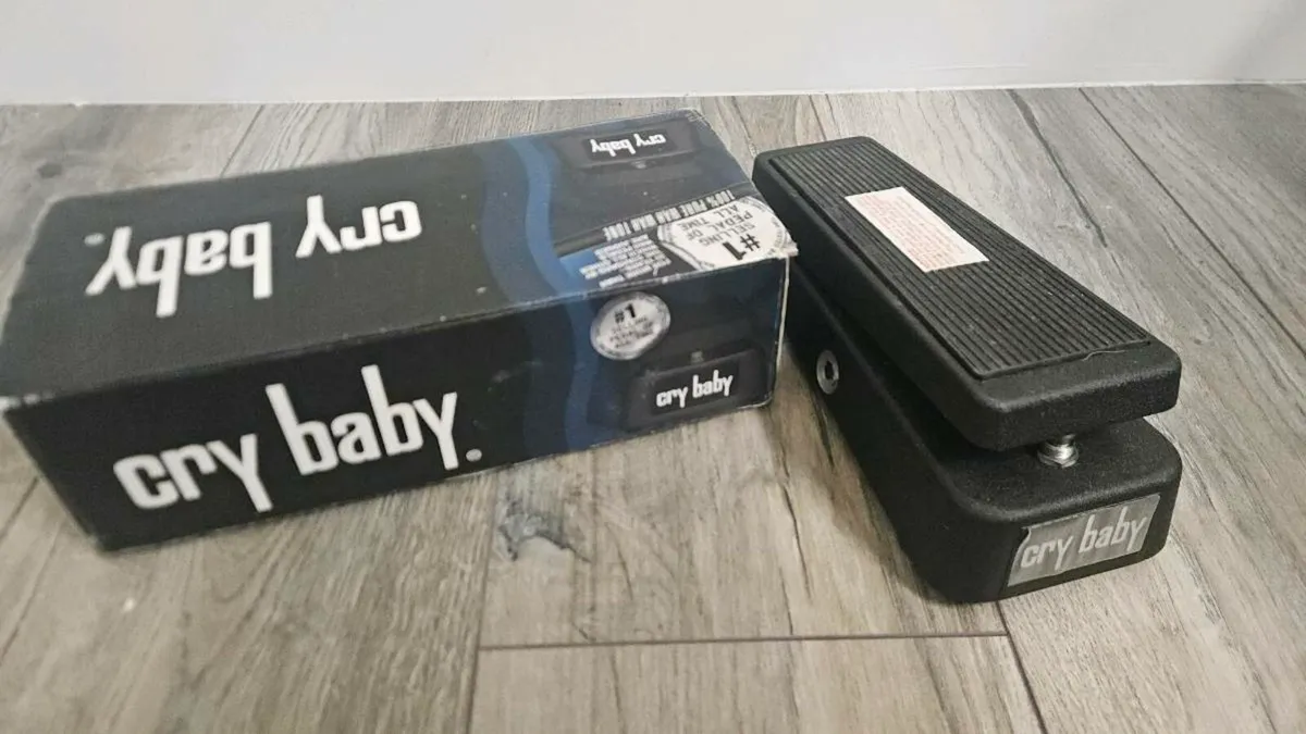 Dunlop cry baby wah pedal