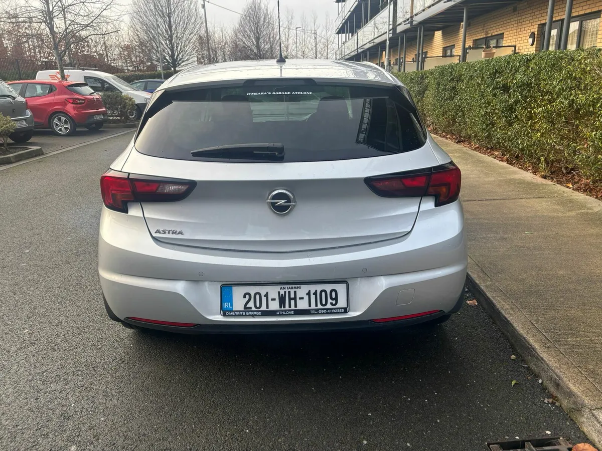 Opel Astra 1.5 - Image 4