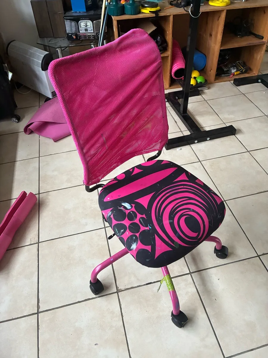 Free desk chairs - Image 1