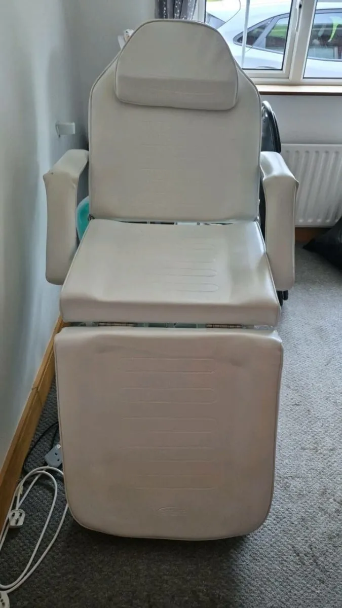 Beauty Chair/Bed - Image 1