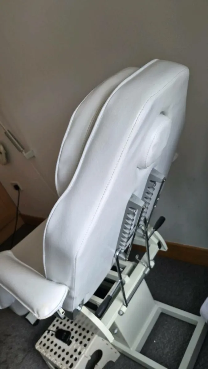 Beauty Chair/Bed - Image 3