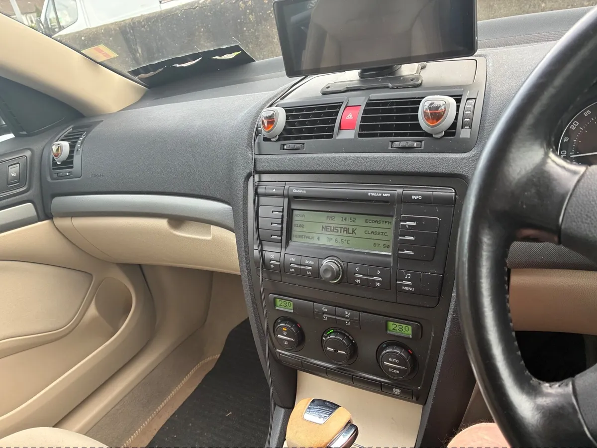 2008 Skoda Octavia 1.6 AUTO Elegance - Image 2