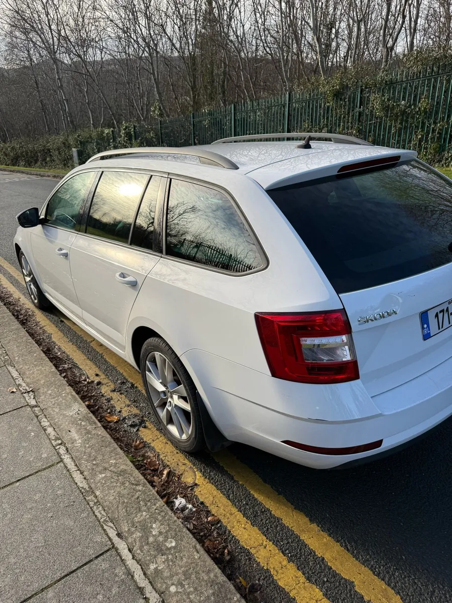 Skoda Octavia estate petrol automatic - Image 4