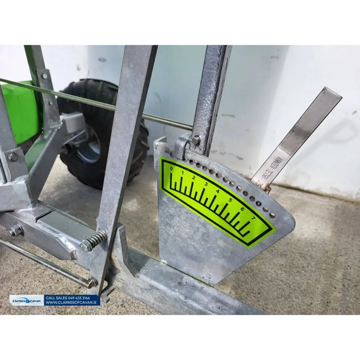 New Aitchison SNGR460 Fertiliser Spreader - Image 3