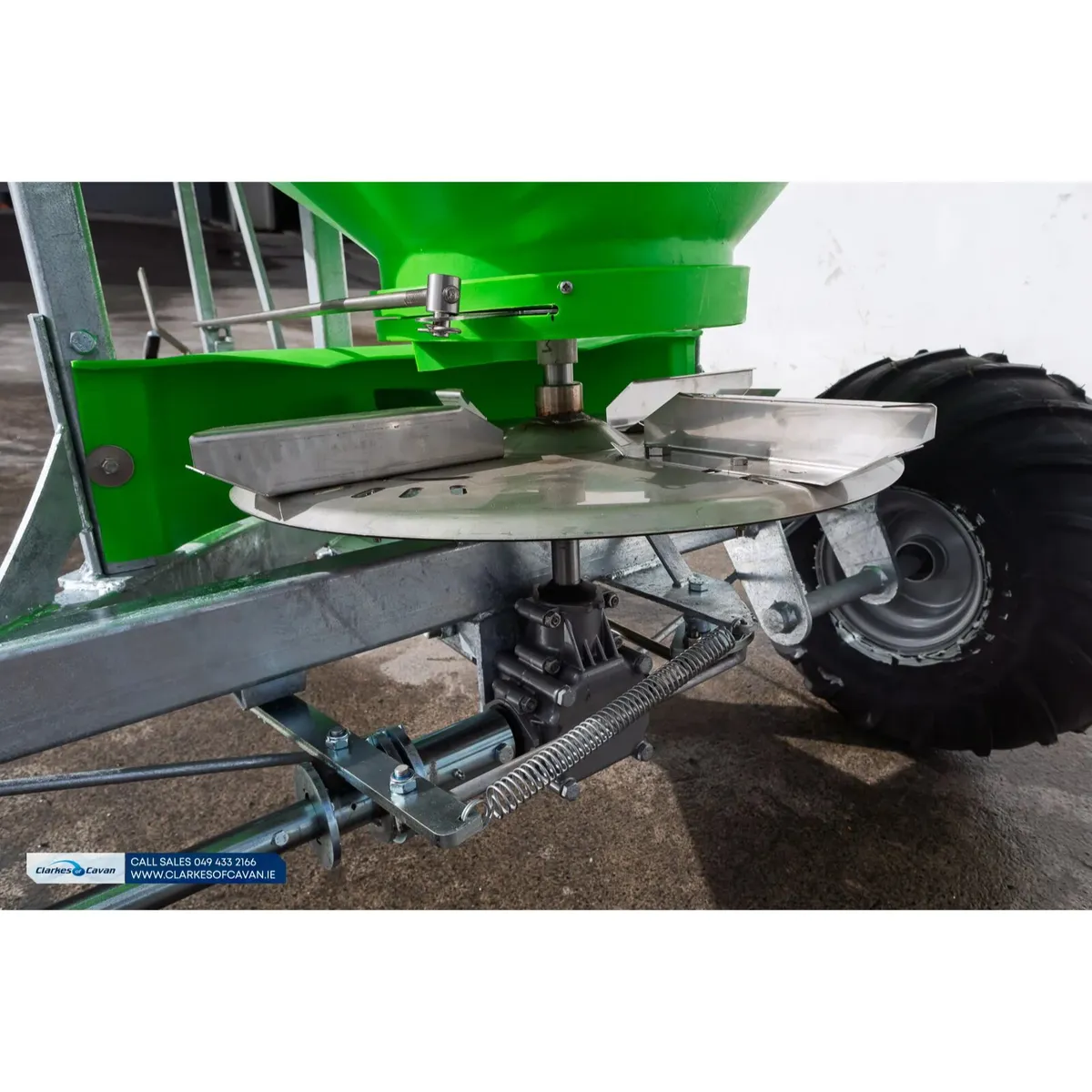 New Aitchison SNGR460 Fertiliser Spreader - Image 2