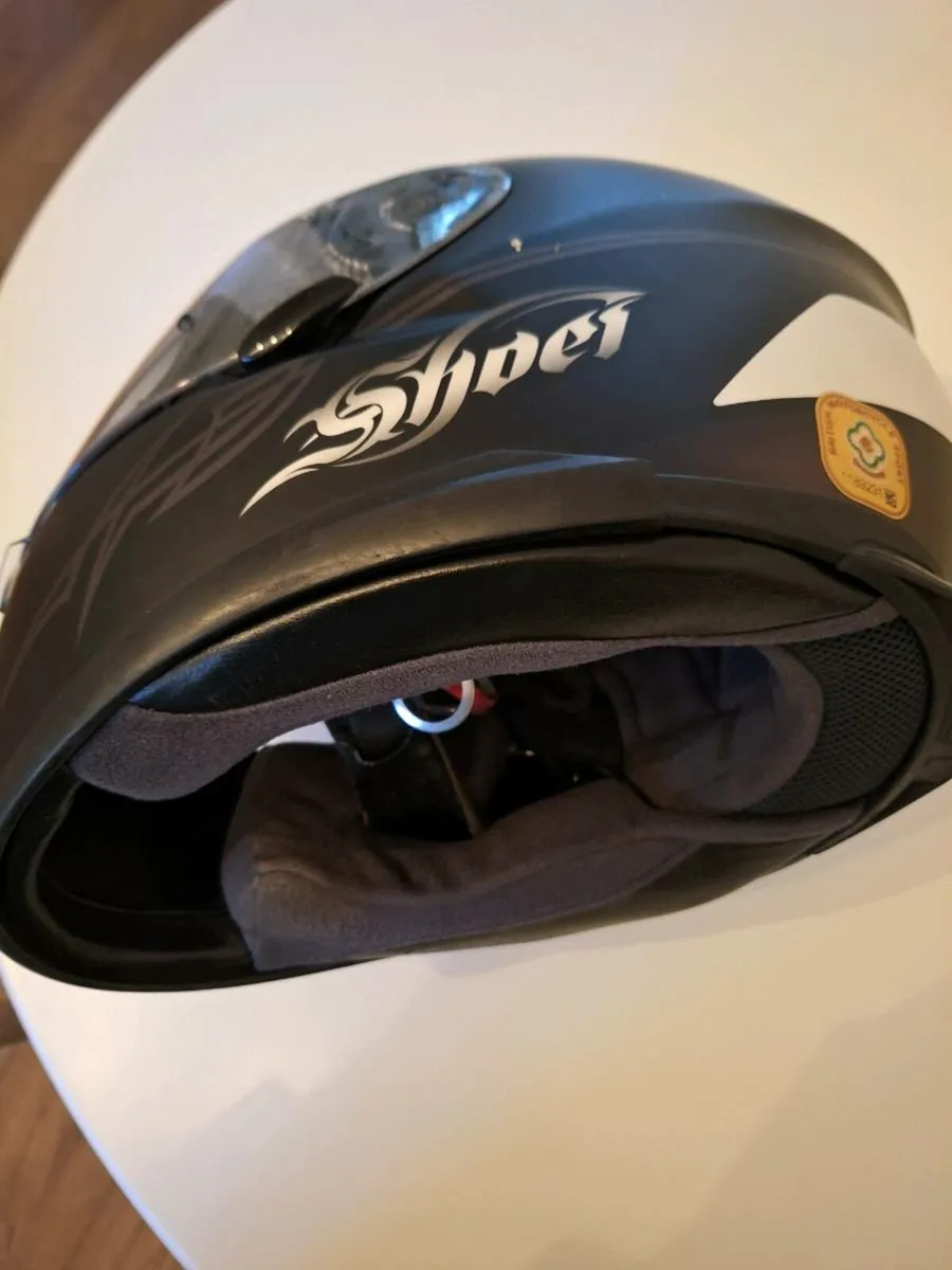 Motorbike helmet - Image 3